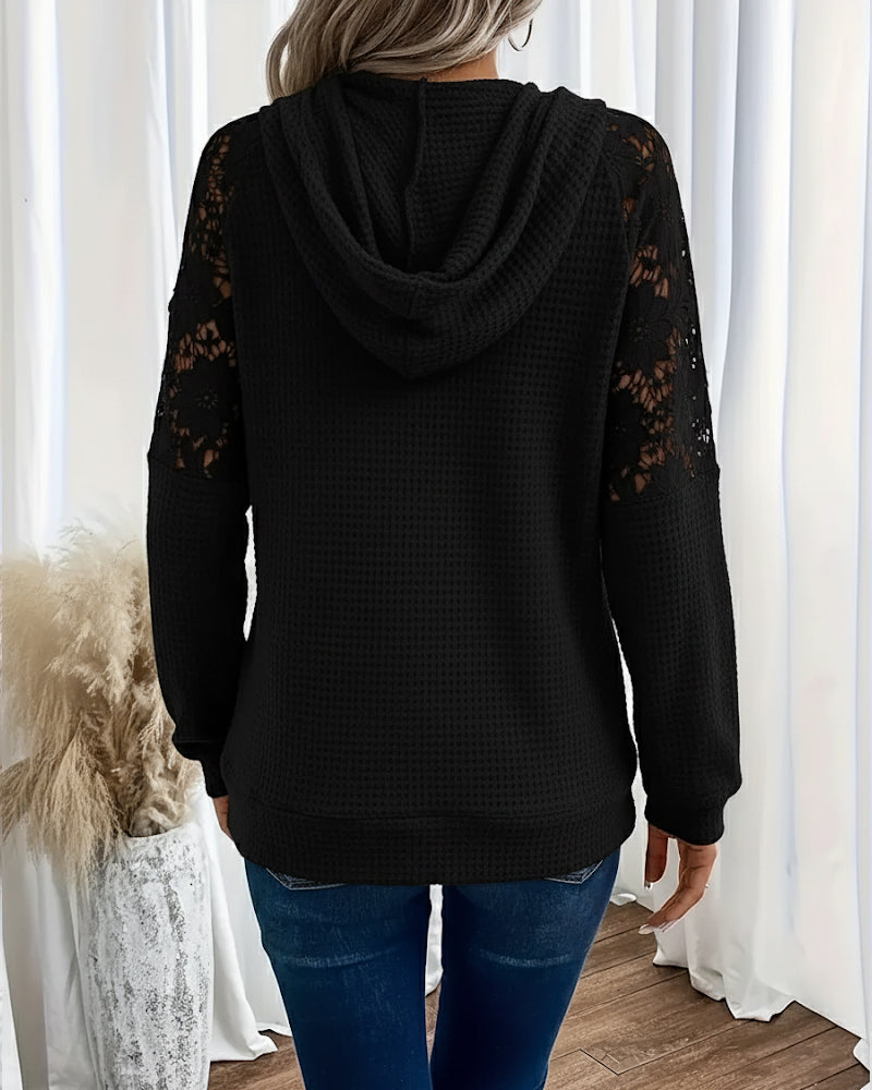 Damska Bluza z Kapturem – Komfort z Eleganckimi Koronkowymi Detalami