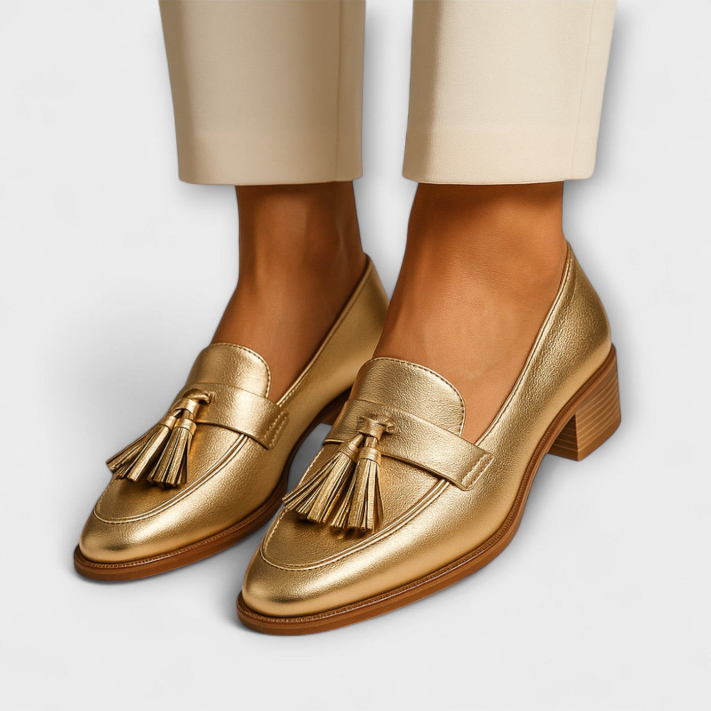 Złote loafersy