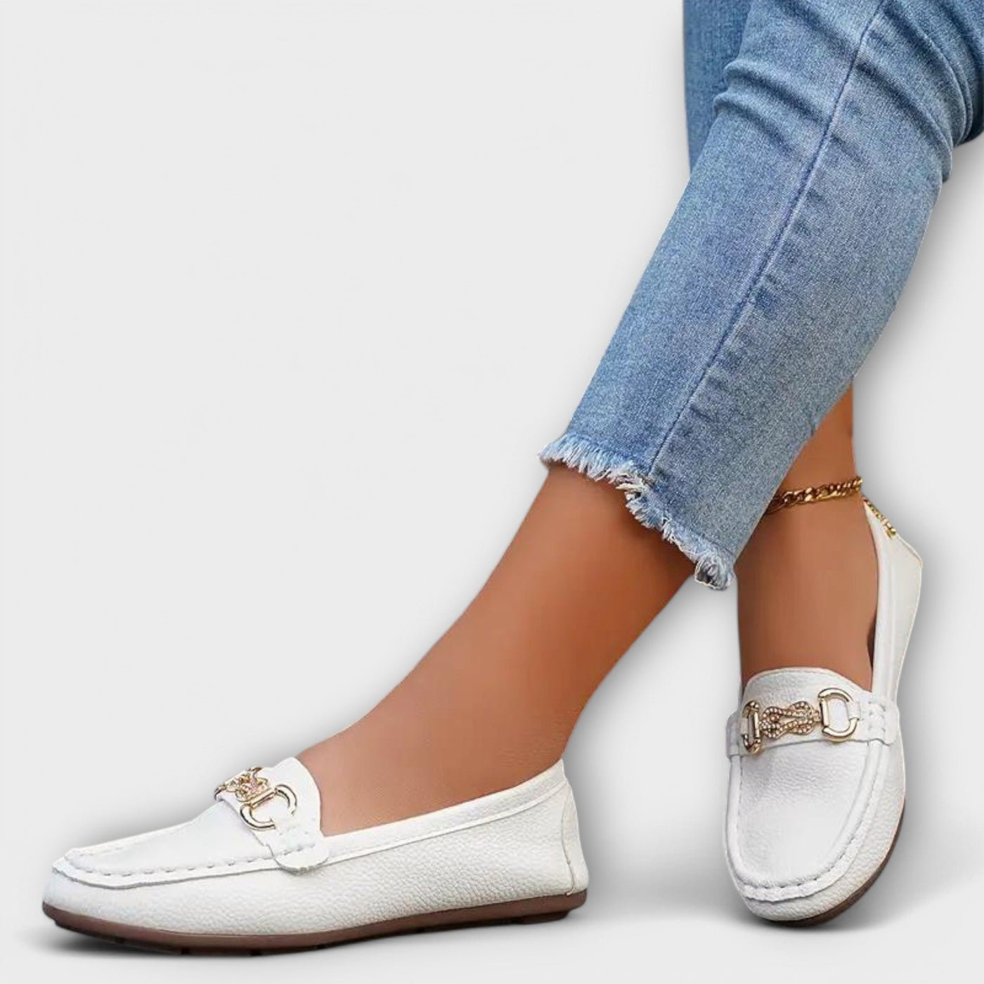 Beżowe damskie loafers z ozdobnym detalem – elegancja i komfort na co dzień
