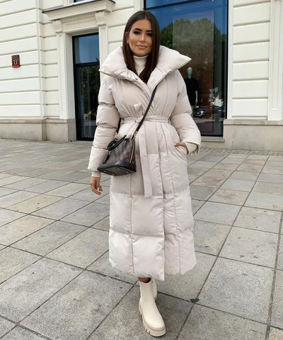 Długi Pikowany Płaszcz z Paskiem