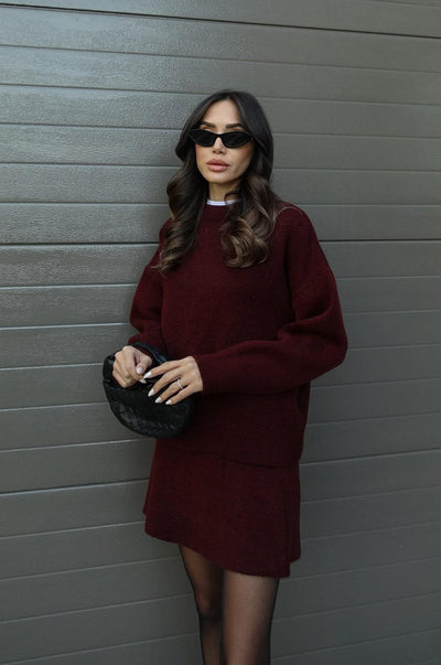 Komplet Damski – Elegancki Sweter i Spódnica w Dzianinowym Stylu