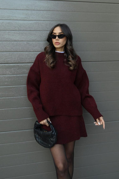 Komplet Damski – Elegancki Sweter i Spódnica w Dzianinowym Stylu