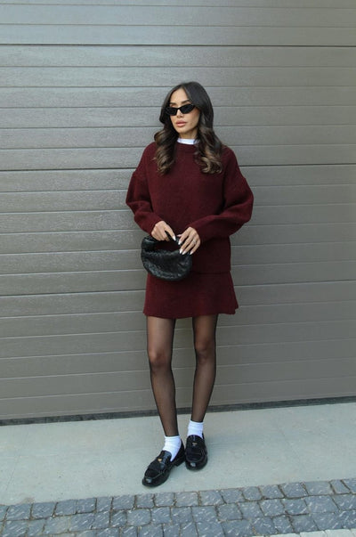 Komplet Damski – Elegancki Sweter i Spódnica w Dzianinowym Stylu