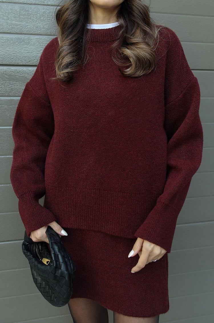 Komplet Damski – Elegancki Sweter i Spódnica w Dzianinowym Stylu