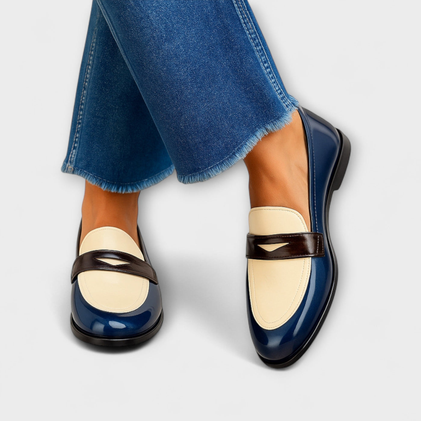 Kontrastowe loafersy