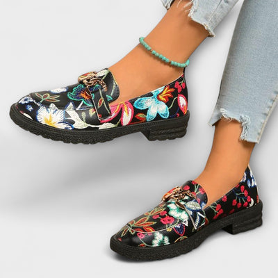 Wielokolorowe loafersy we wzór kwiatowy