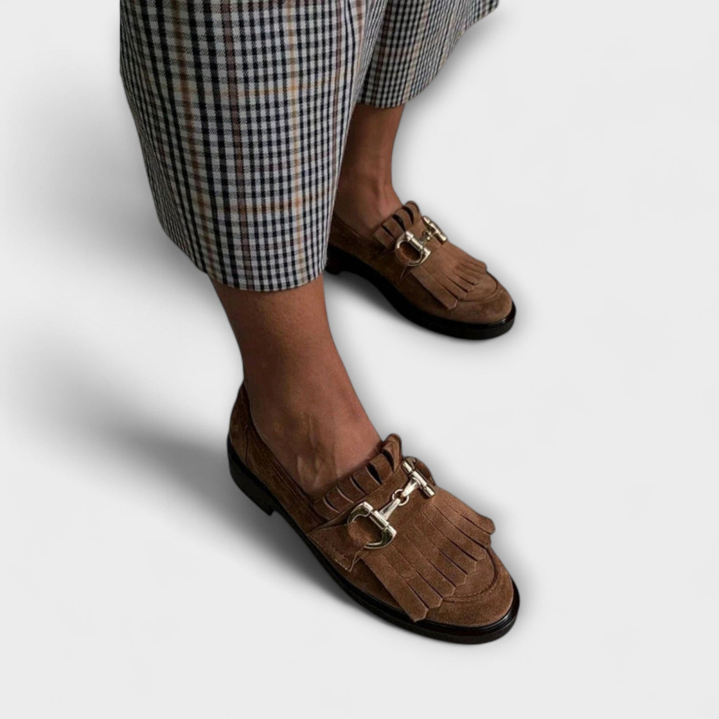 Brązowy loafer zamszowy
