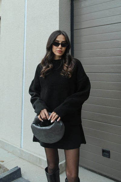 Komplet Damski – Elegancki Sweter i Spódnica w Dzianinowym Stylu