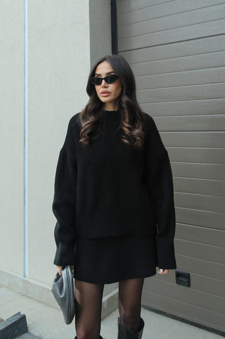 Komplet Damski – Elegancki Sweter i Spódnica w Dzianinowym Stylu