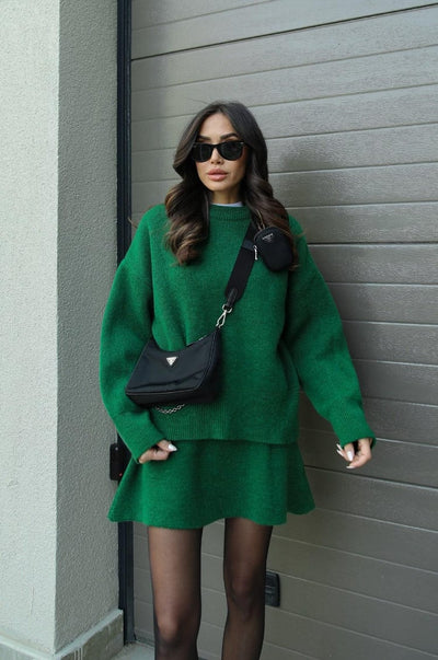 Komplet Damski – Elegancki Sweter i Spódnica w Dzianinowym Stylu